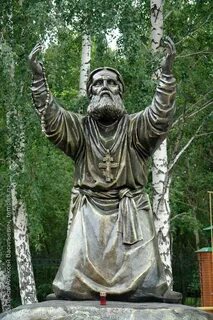 Памятник серафиму саровскому