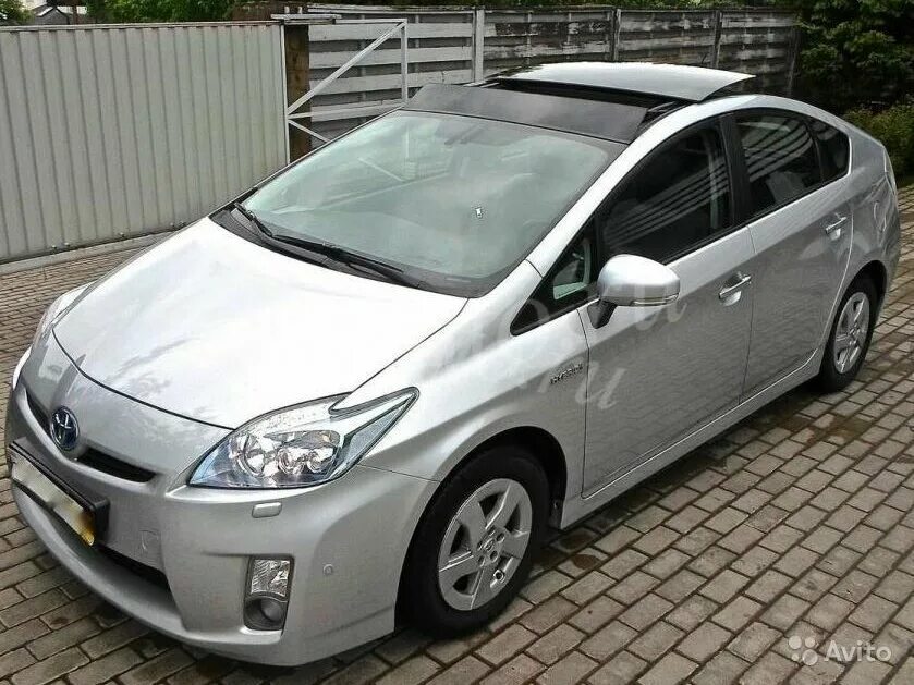 Куплю приус 30 владивосток. Тойота Приус 2010 года. Toyota Prius III (xw30). Тойота Приус серебристая 2010. Тойота Приус 30 кузов серебристый.