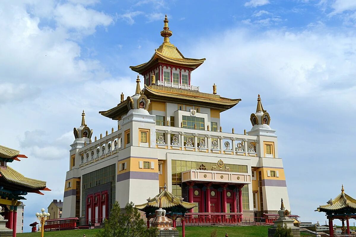 Обитель будды шакьямуни элиста. Золотая обитель будды шакьямуни в калмыкии. Золотая обитель будды калмыкия элиста. Золотая обитель будды шакьямуни - калмыкия, элиста. Буддийский хурул.