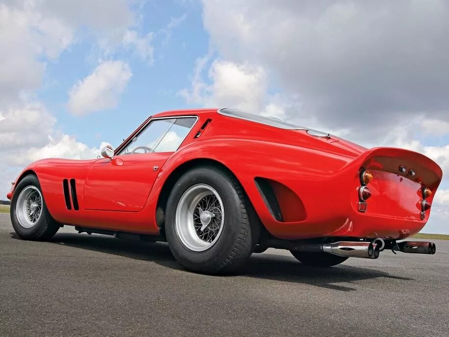 Ferrari 250 gto 1963. Спорткар vauxhall xvr. Старая быстрая машина. Alfa romeo carabo 1968. Mclaren f1 1993.