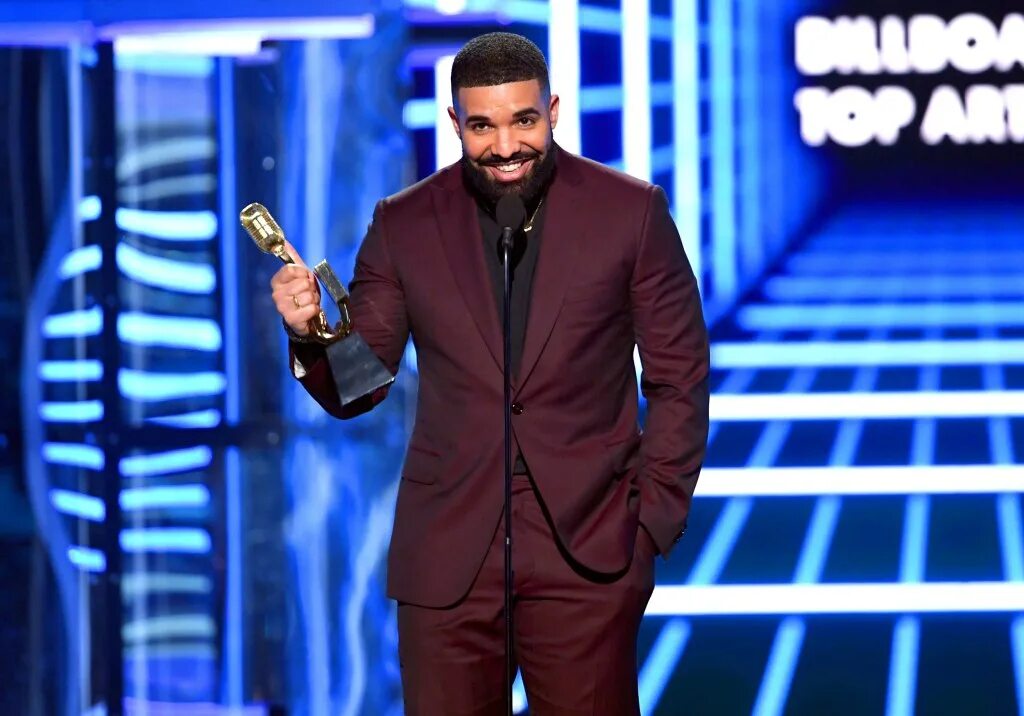 Исполнители 2019. Drake 2022. Дрейк 2019. Дрейк в 2018. Севак ханагян возвращайтесь.