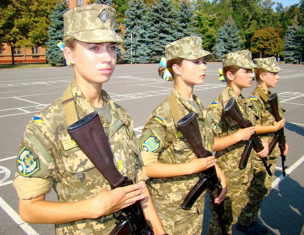 Военная форма. Девушки в армии Украины. Украинская Военная форма. Украинки в военной форме.