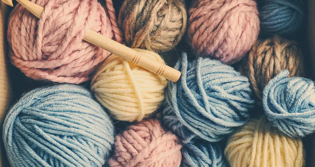 Нитки для вязания крючком. Клубки ниток для вязания. Ниточки клубочки. Про клубок. Клубок картинка.