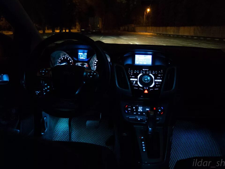 Фокус освещение. Форд фокус 3 салон ночью. Ford Focus 3 салон ночью. Салон Форд фокус 3 Рестайлинг ночью. Подсветка салона Форд фокус 3 Титаниум.