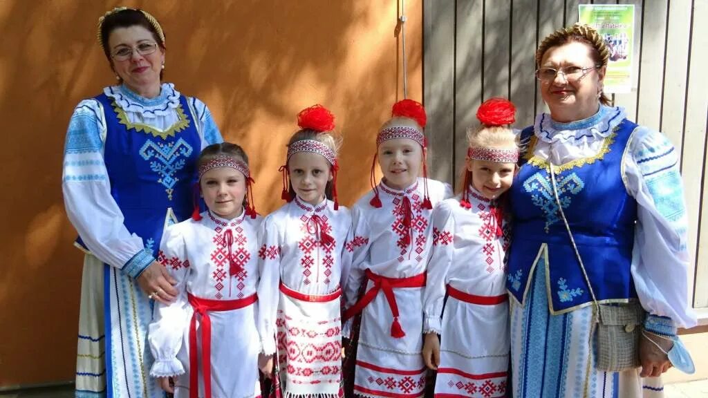 Веселая песня в исполнении женщины