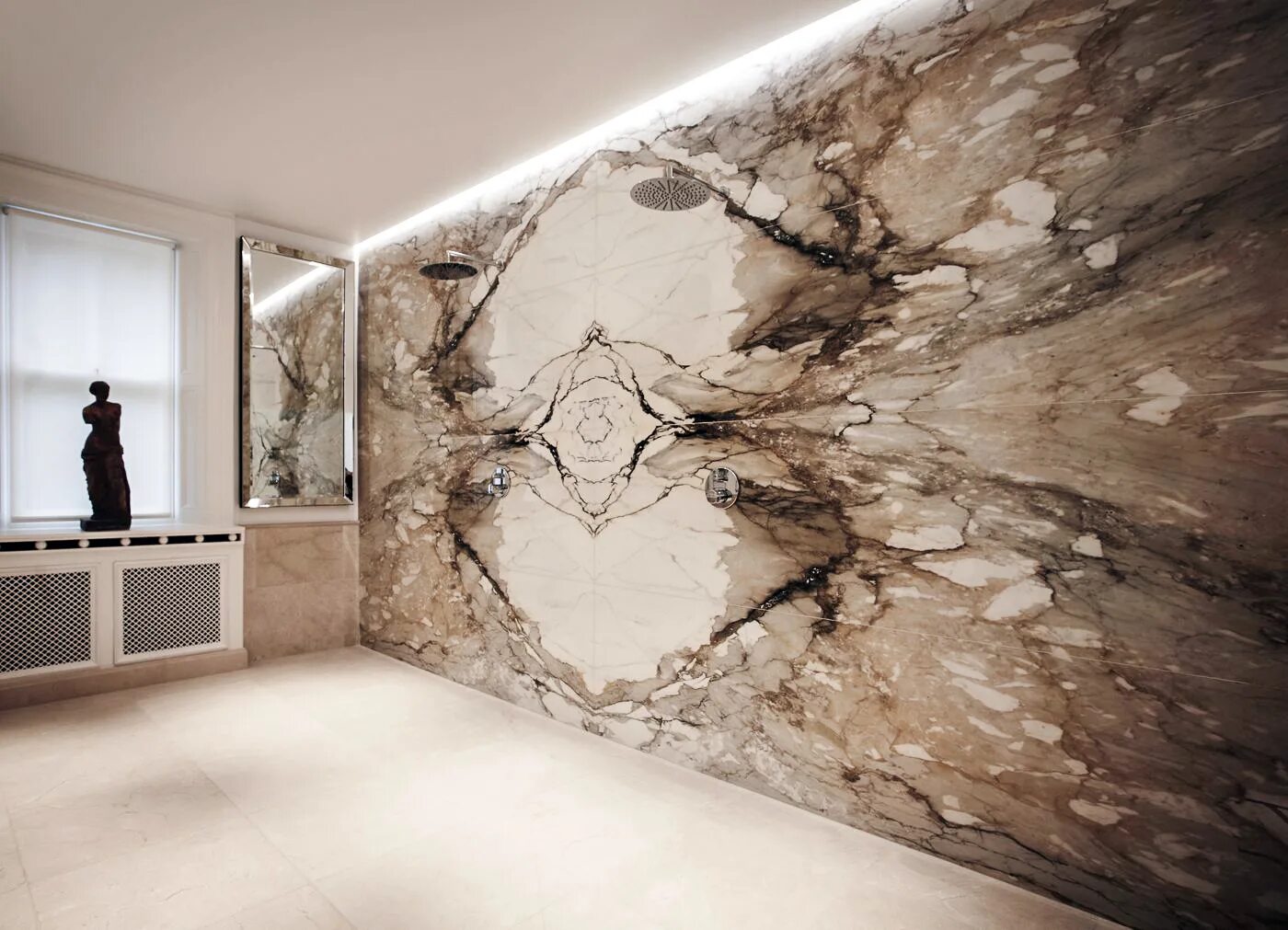 Мрамор. Calacatta oro. мрамор на стене. calacatta oro в интерьере. слэб оникс в гостиной.