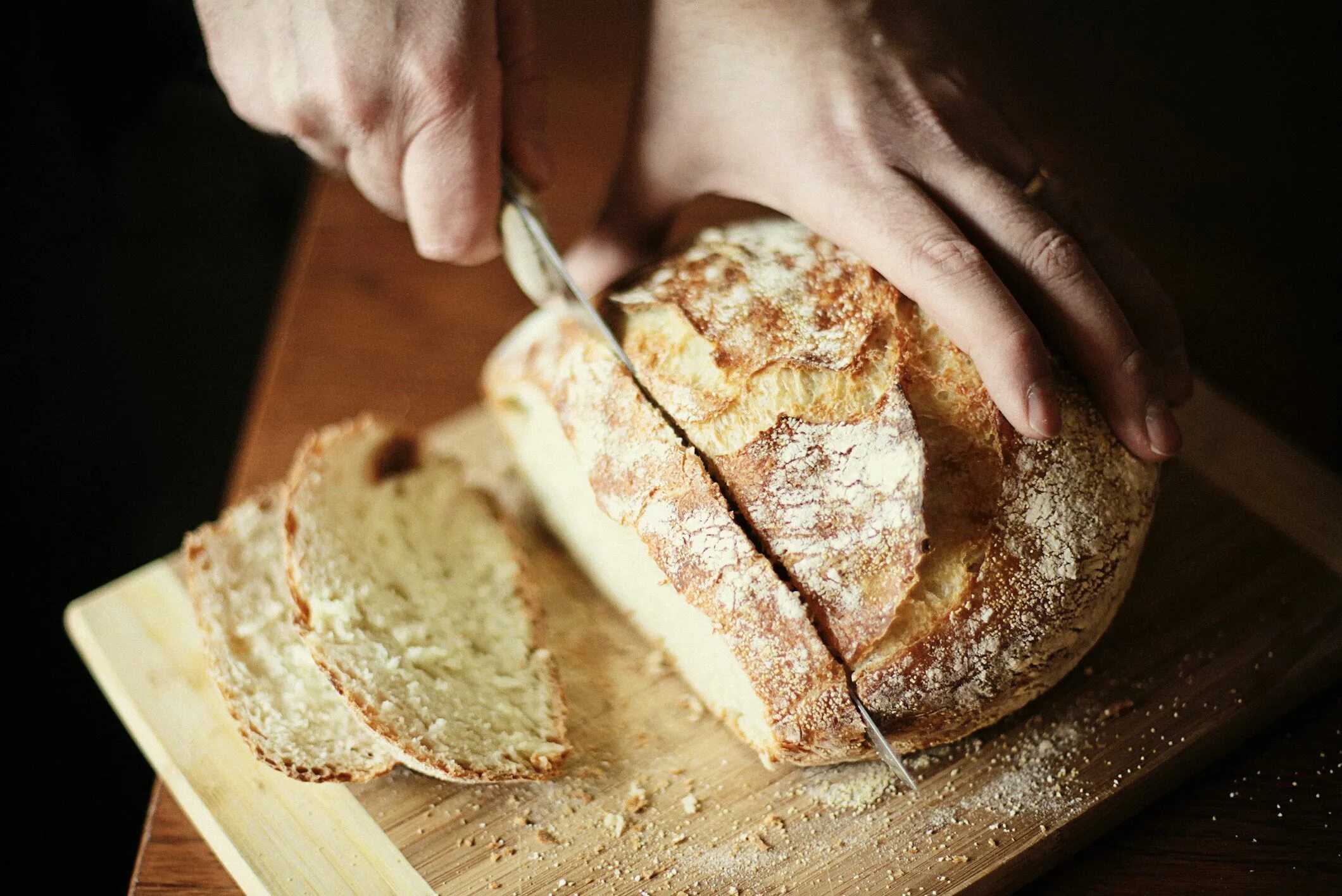 Как печь хлеб книги. Нарезанный хлеб. Безглютеновый хлеб. Клейковина хлеб. Разрезанный хлеб.