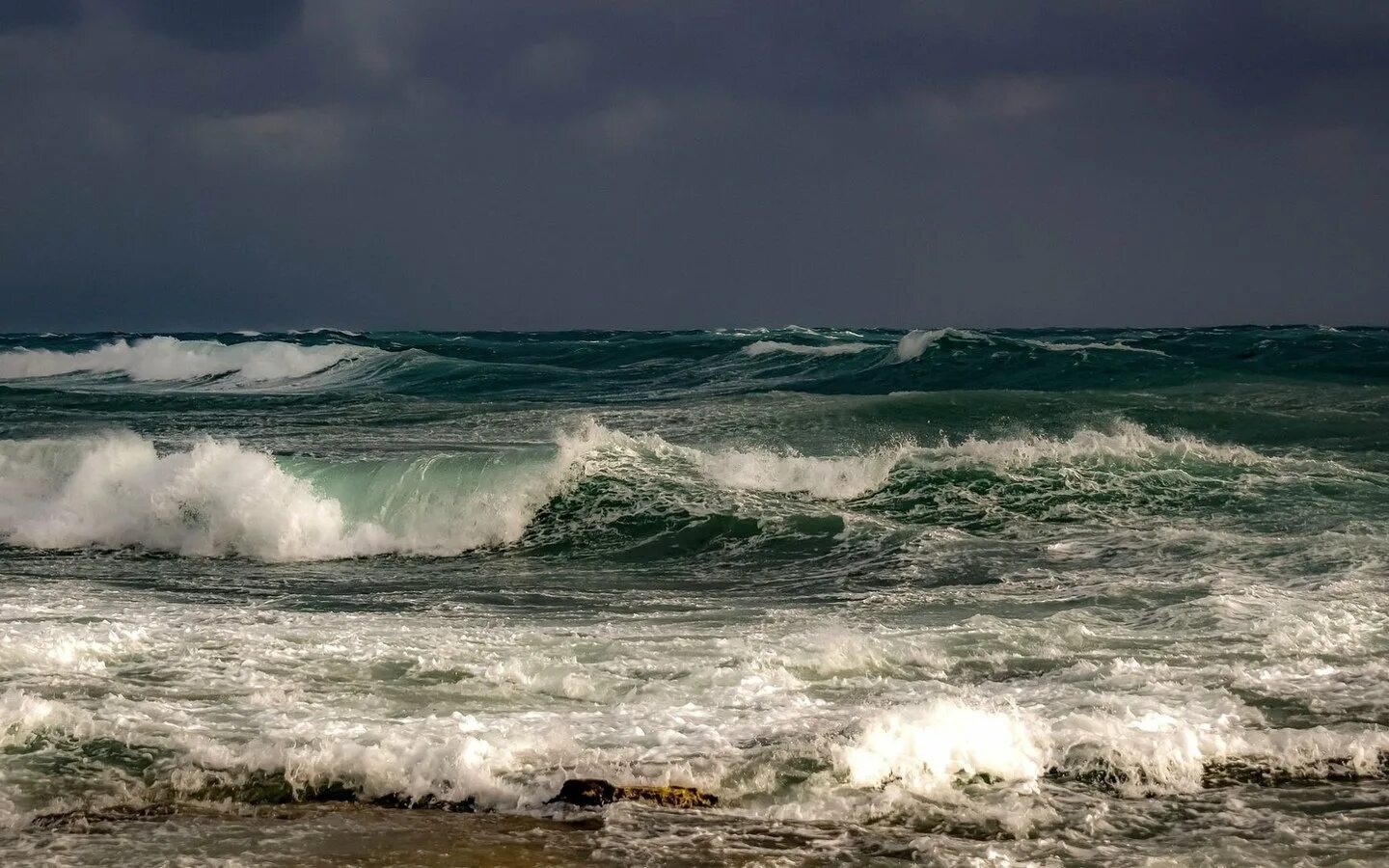 Индийский океан шторм. Море шторм. Море, волны. Волны шторм.