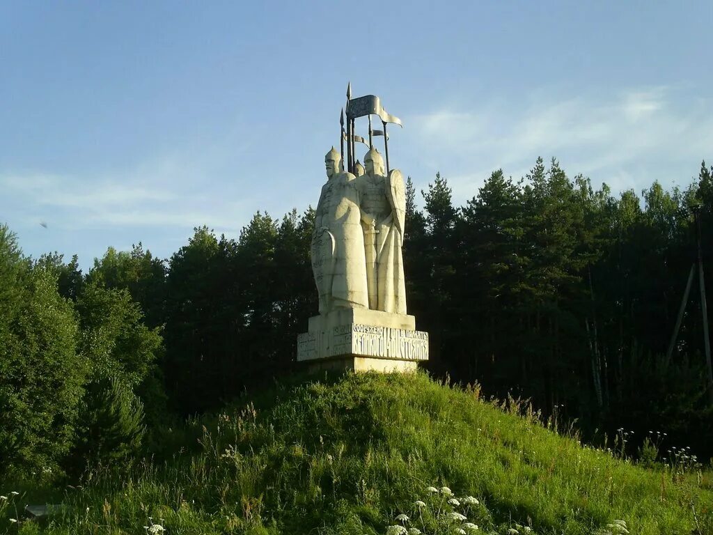 Памятники культуры калужской области. Памятник стоянию на Угре Калуга. Памятник стояние на Угре 1480 Калужская область. Памятник стояние на Угре в Калужской области. Стояние на реке Угре памятники Калужской области.