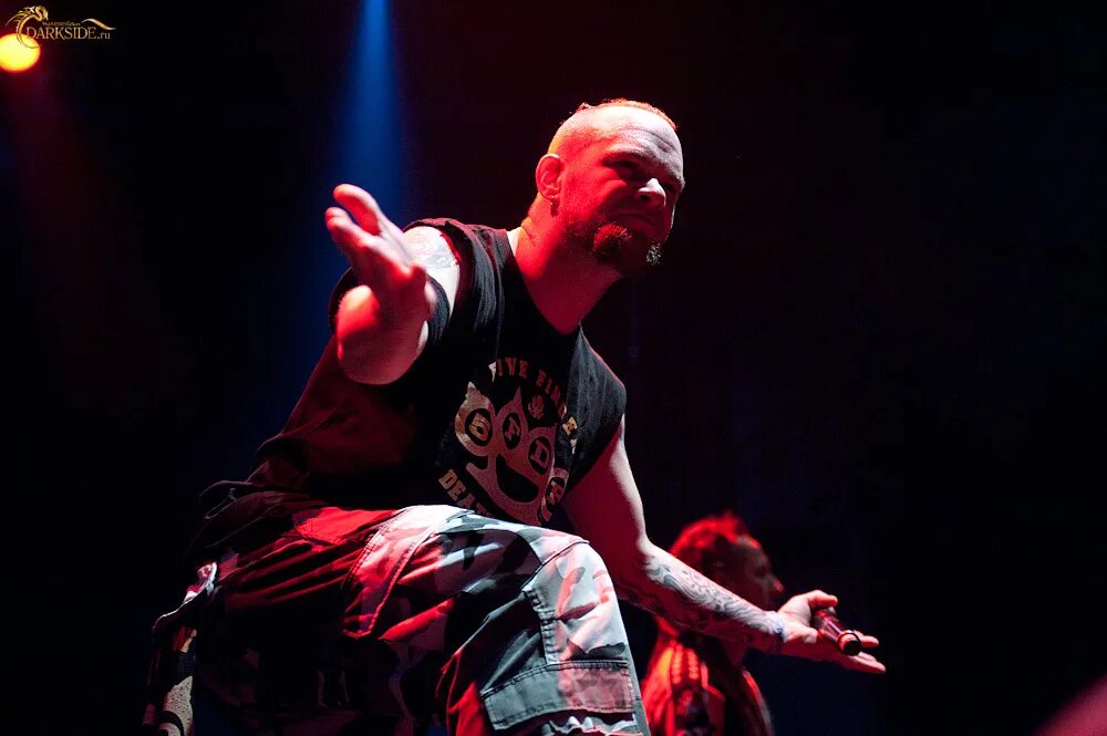 Группа five finger death punch. Five finger death punch фото. Группа five finger death punch. Концерт five finger. Five finger death punch концерт.