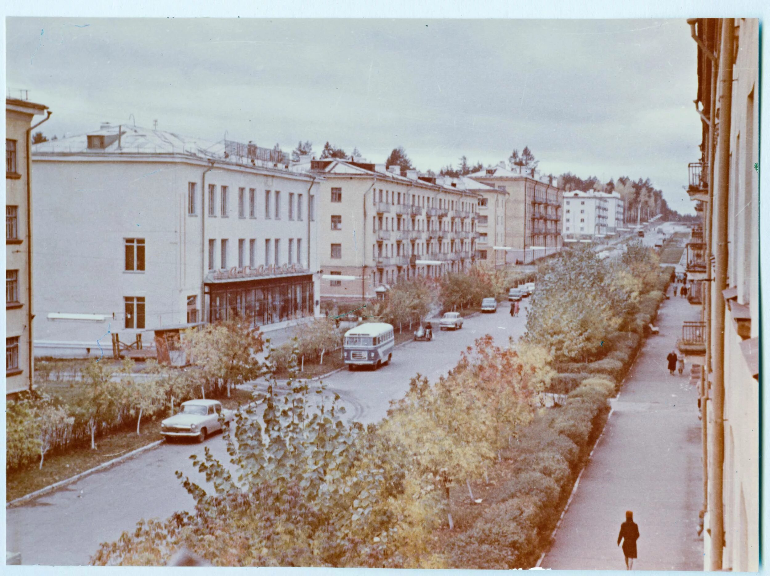 снежинск челябинская область закрытый город. площадь ленина снежинск. снежинск закрытый город. снежинск челябинская область. фонтан на озере синара в снежинске.