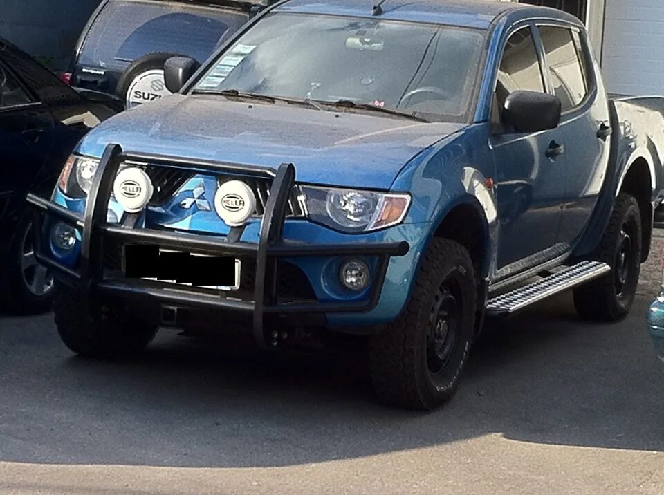 Mitsubishi l200 2011. Силовой обвес Мицубиси л200. Митсубиси л200 2007. Митсубиси л200 без бампера. Mitsubishi l200 обвес.