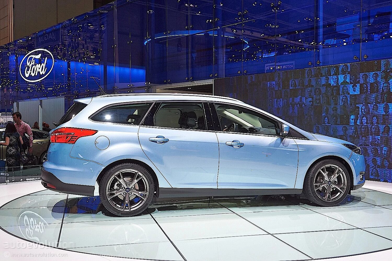 Ford focus 2011. Показать форд фокус универсал. Ford focus 3 рестайлинг универсал. Форд фокус универсал 3 поколение. Показать форд фокус универсал.