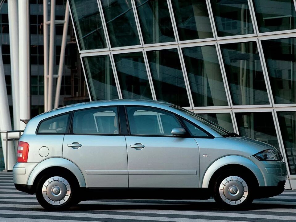 4 tdi. Audi a2 2000. Audi a2 1. Ауди а2 панорамная крыша. Ауди а2 2002.