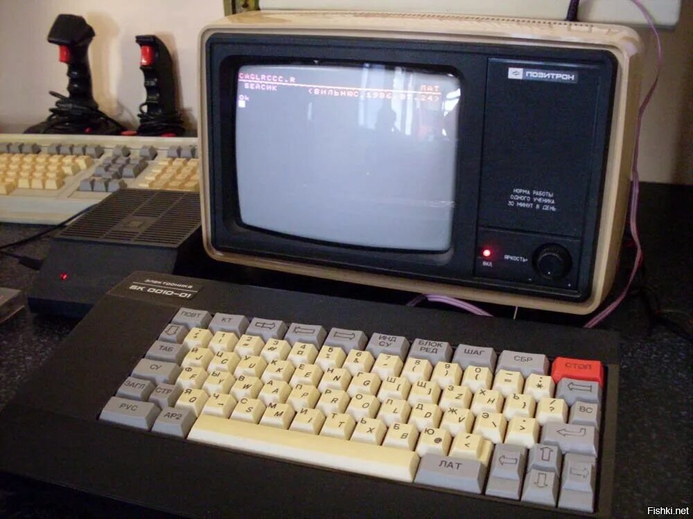Как назывались первые компьютеры в ссср. Электроника БК 0010 клавиатура. Электроника НЦ-8010. ЭВМ БК 0010. Электроника БК 0010 клавиатура пленочная.