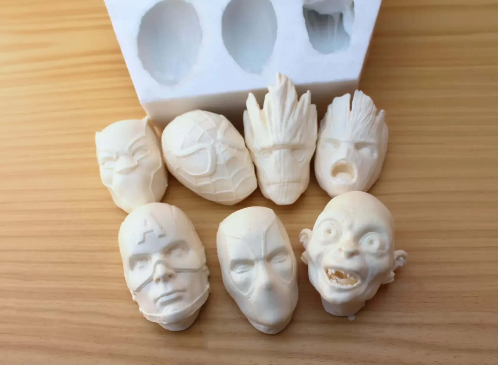 Вакуумное литье в силикон. Вакуумное литье пластмасс в силиконовые формы. Формы для литья из гипса. Пластик для литья. Пластик для литья.