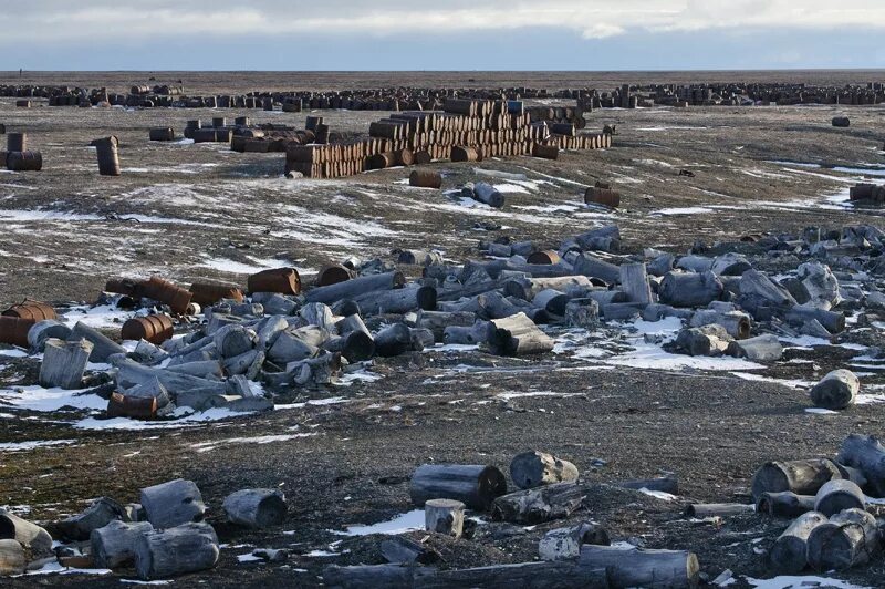 Арктические проблемы россии. Остров Врангеля отходы. Загрязнение Северного Ледовитого океана. Загрязнение острова Врангеля.