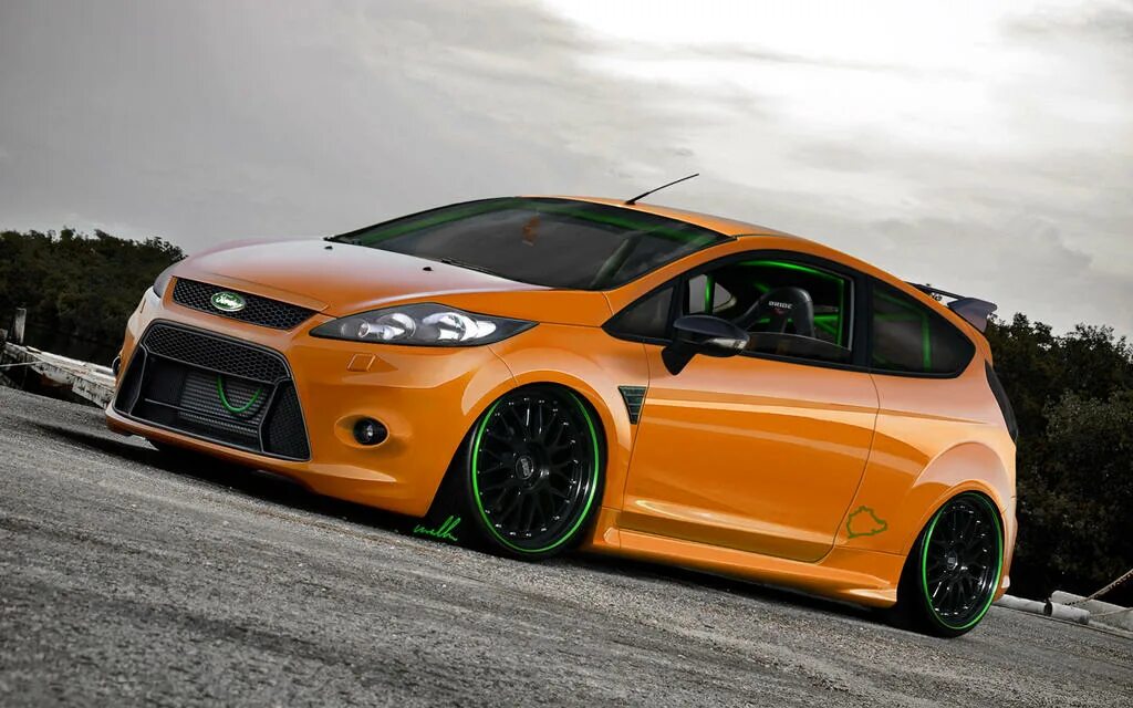 Ст тюнинг. Ford Fiesta St Tuning. Форд Фиеста оранжевый. Форд фокус и Форд Фиеста. Ford Fiesta St оранжевый.