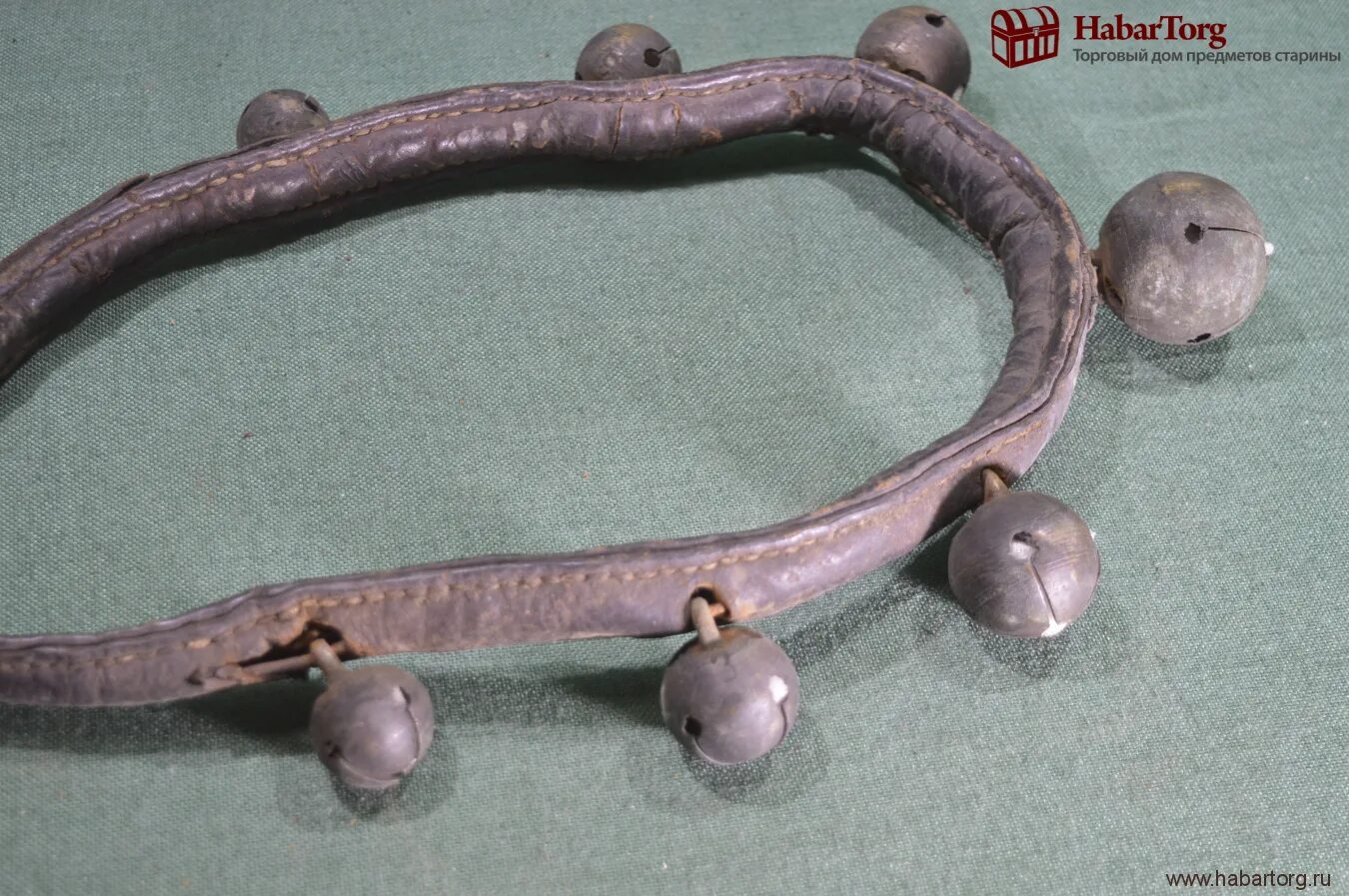 бубенчик старинный с конской упряжи. конские бубенцы. бубенчик на упряжи 8 букв. бубенчики для упряжи. конина бубенцы.