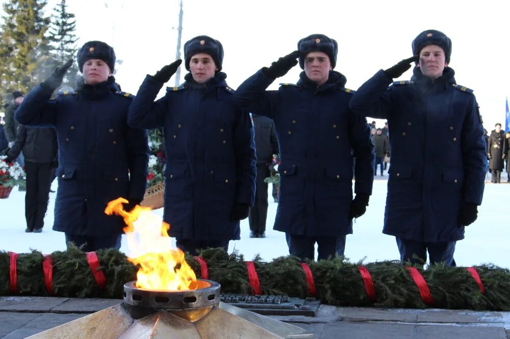 Празднование 23 февраля в России. Фотография празднования 23 февраля. Традиции празднования 23 февраля в России. Празднование 23 февраля фото.