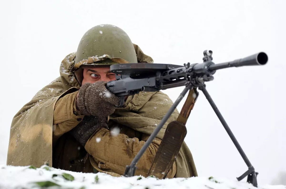 пулемёт виккерс первой мировой войны. солдат с пулеметом. пулеметчик пулеметов. Mg 34 пулемет. русский пулеметчик.