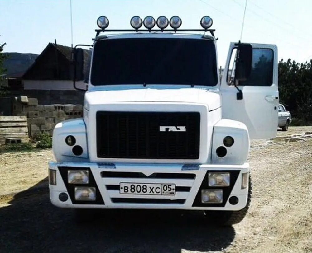 Газон тюнинг. Тюнинговый газ 3307. тюнинг газ 3309. тюнинг кабины газ 3307. газ 3309 тюнингованный.