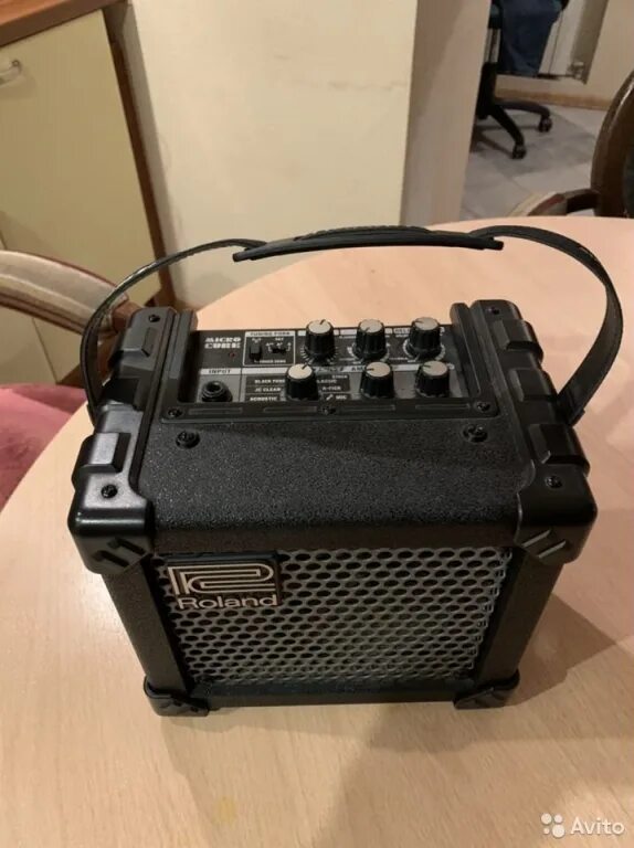 Micro cube. Комбоусилитель Roland Cube-10gx. Roland Cube 10. Roland Cube 15x напольный переключатель. Roland Micro Cube.