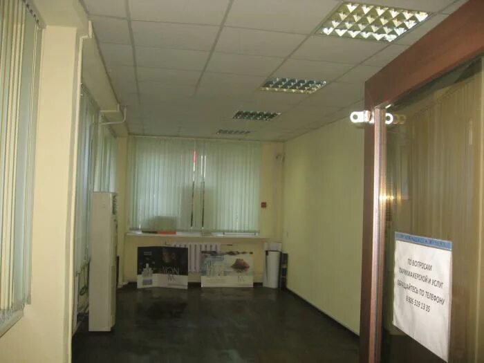 Пыжевский переулок 6 метро. Потолок в нежилом помещении. Проспект октябрьский 2б кемерово. Аренда под магазин одежды. Ул лыткина 75а иркутск.