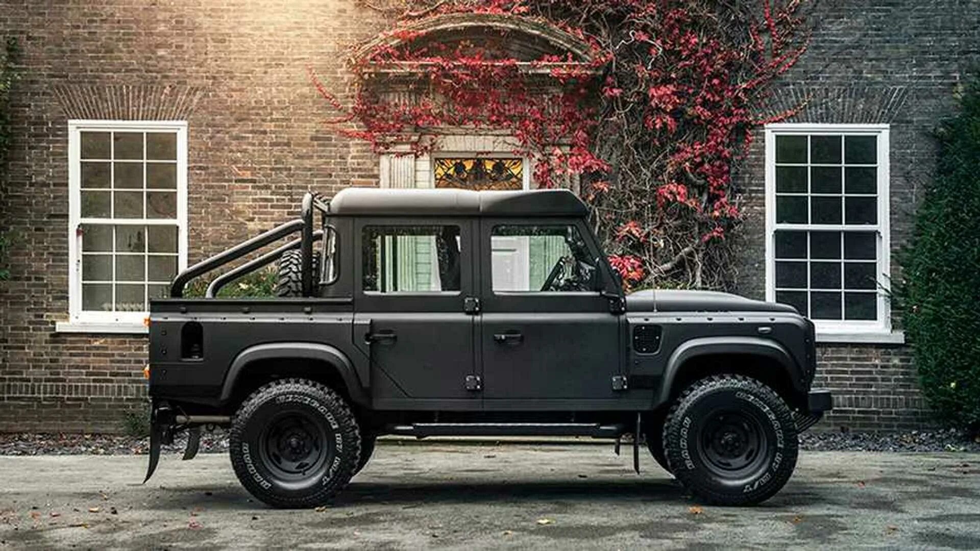 Pick up place. Ленд Ровер Дефендер 110. Land Rover Defender 110 пикап. Land Rover Defender 110 Double Cab Pickup. Land Rover Defender pick up.