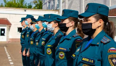 Сотрудники государственной противопожарной службы