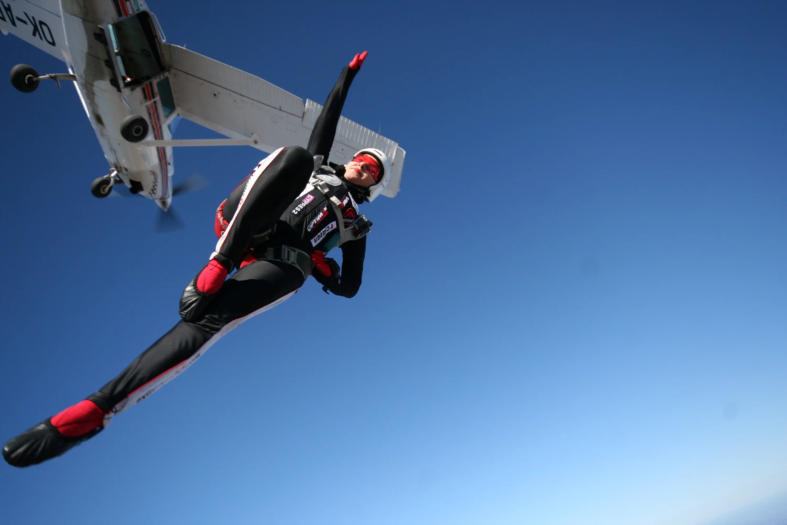 Квадроцикл стелс осень. 100183. Кольский тур на снегоходах. Часы traser extreme sport. Экстрим в дубае.