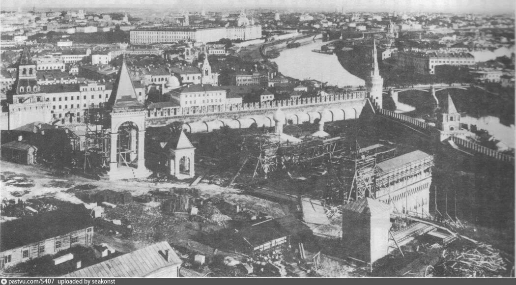 Памятник александру в кремле. Памятник Александру II В Московском Кремле (1898). Памятник Александру 2 в Москве в Кремле. Москва 1897 год Кремль. Автор памятника Александру 2 в Москве в Кремле.