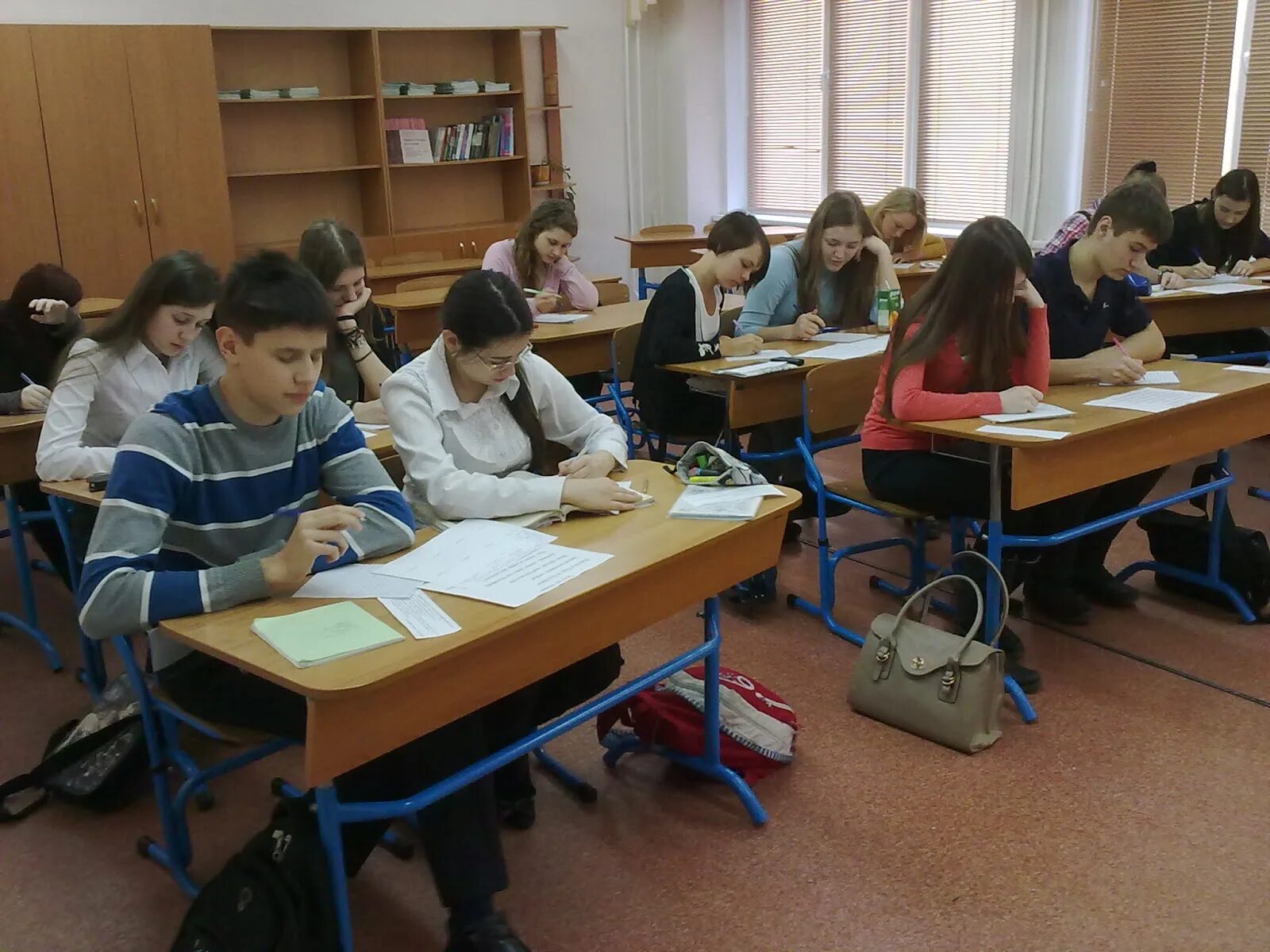 Психологические уроки в школе. Урок психологии в школе. Картинки старшеклассники в школе. Урок психологии 8 класс. Урок психологии в 11 классе.