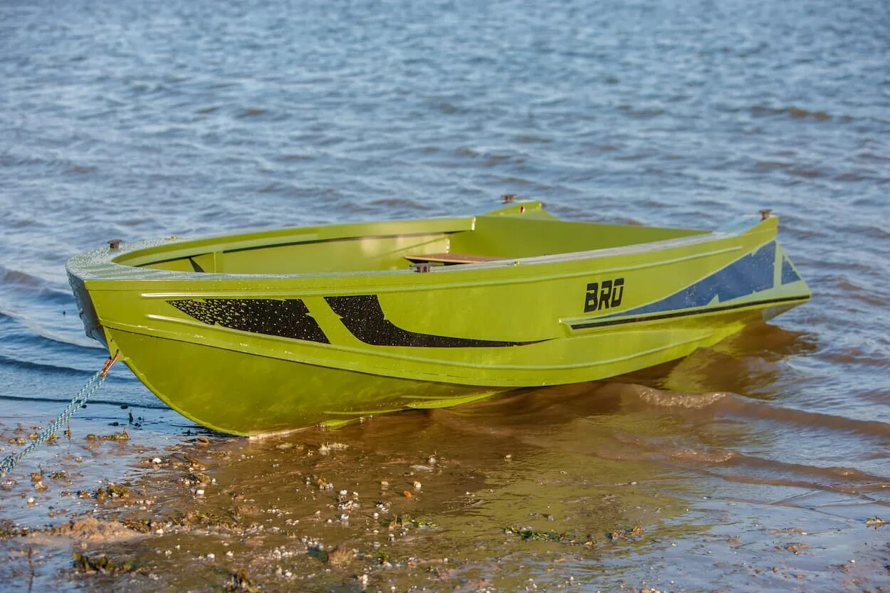 Bro XS 3.9. Лодка bro 3.9 Двухконсольная. Алюминиевая лодка нерегистрат. Лодка bro XS 3.9 консольная.