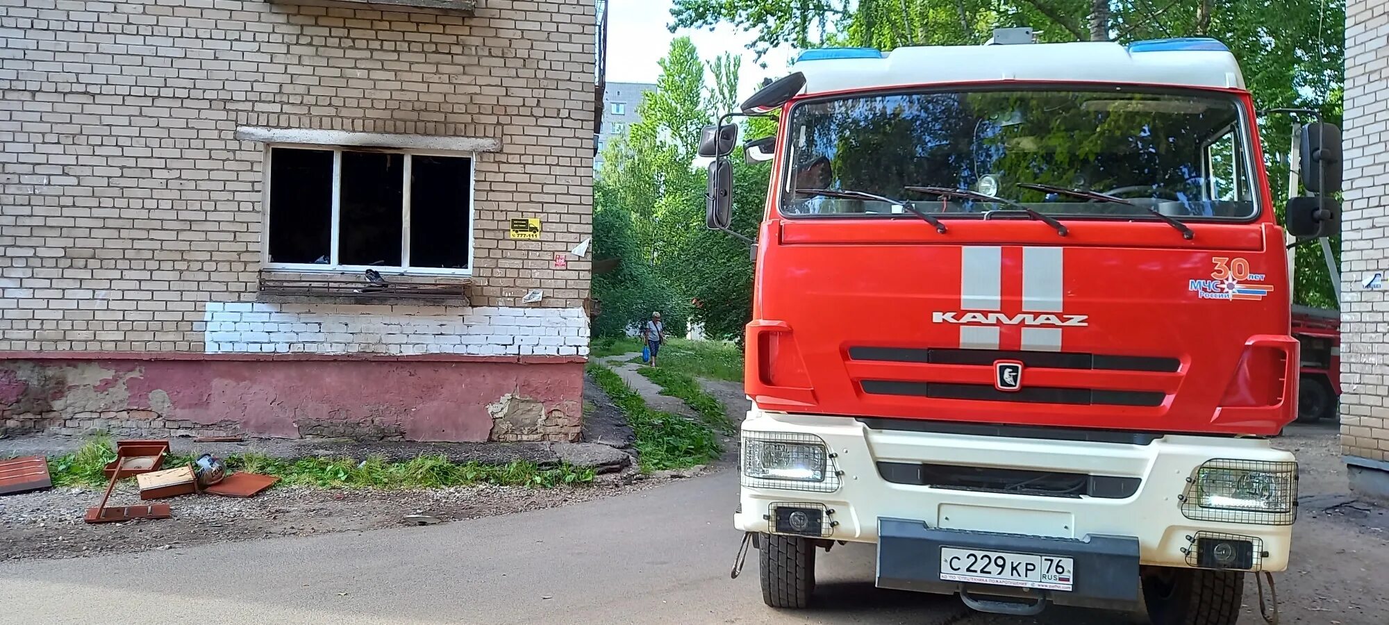 Авария на тутаевском шоссе ярославль сегодня. Пожар на Тутаевском 87. Авария в Ярославской области вчера. Пожар в Кармановском Ярославль 2022. Пожар на Тутаевском шоссе 87.