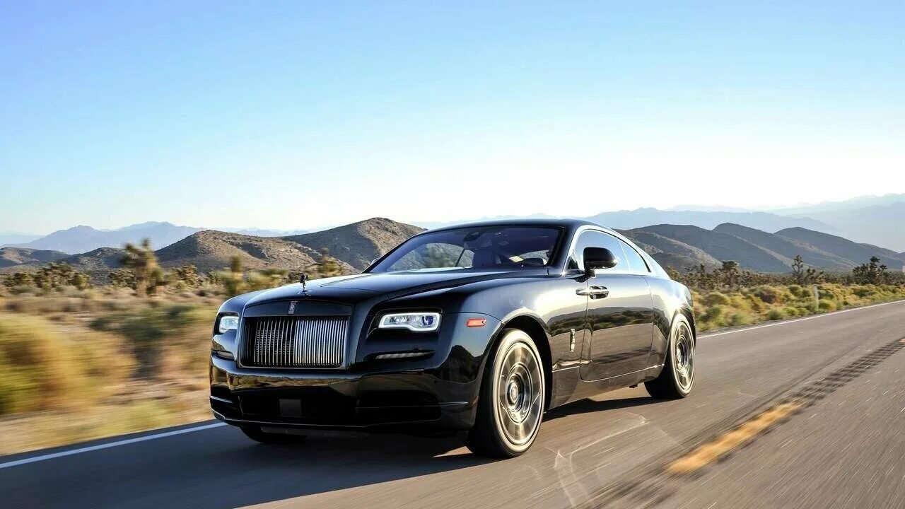 Машина роллс ройс. Дорога ройс. Роллс ройс фантом 2022. Трасса с машинами. Bmw rolls royce.