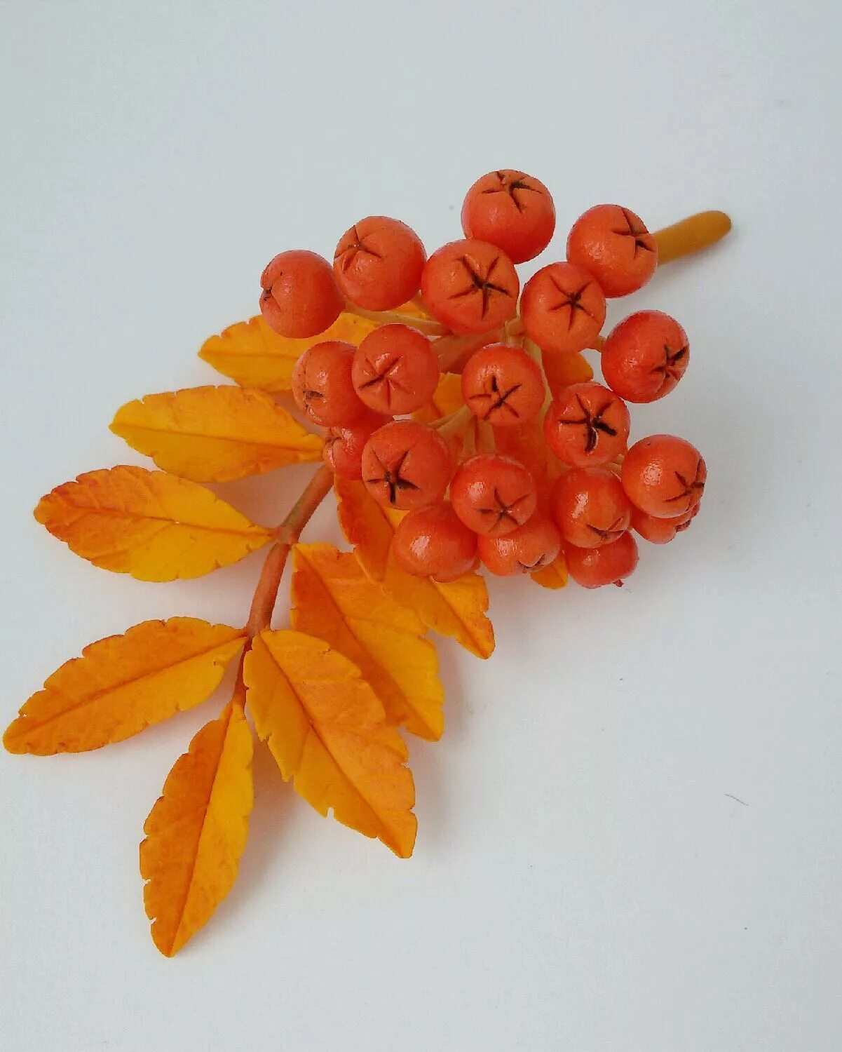 Рябина своими руками. Веточка рябины из бисера. Веточка рябины. Подделка из рябиновых листьев. Листья рябины из бумаги.