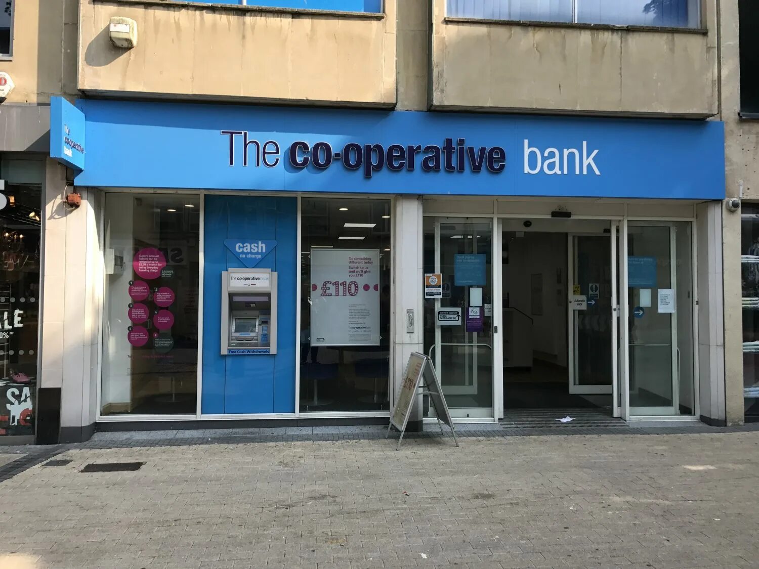 Магазин телефоны без банков. Co-operative Bank банк. Co-op компания. Cooperative Bank Англии. ОПС банк.