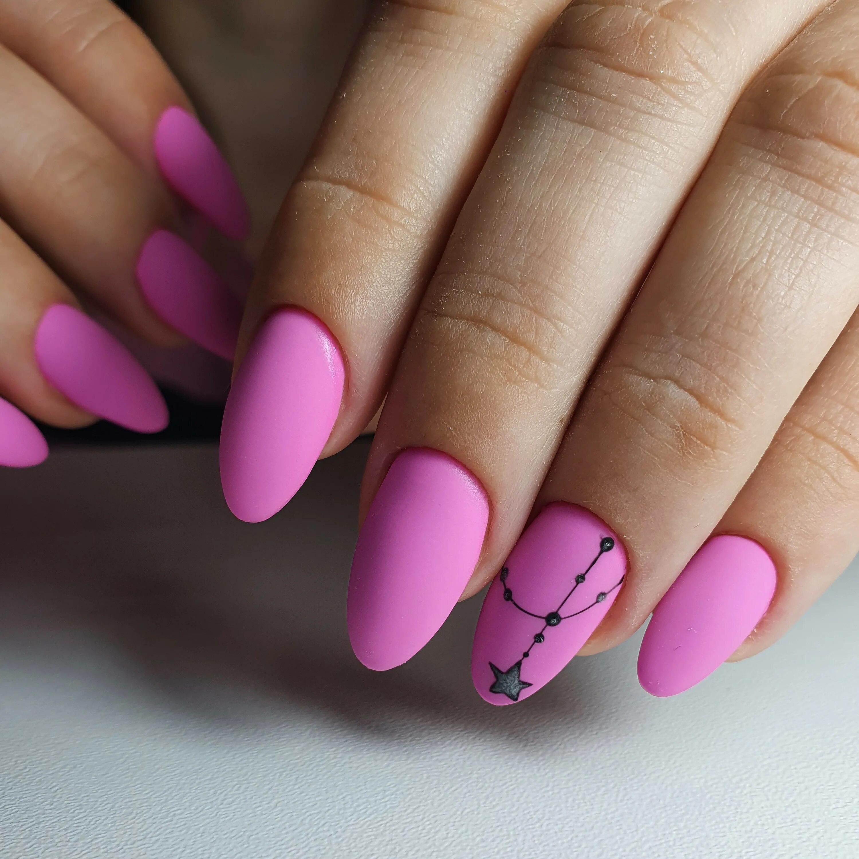 Розовые ногти. Яркий розовый маникюр. Яркие розовые ногти. Красивый розовый маникюр.