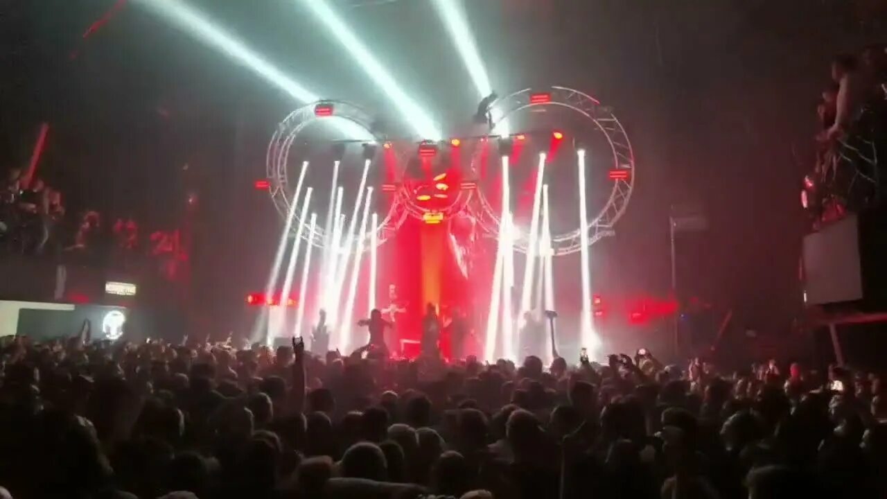 Группа лорд пневмослон. Пневмослон концерт. Пневмослон адовый адок. Олег пневмослон. Пневмослон мерч.