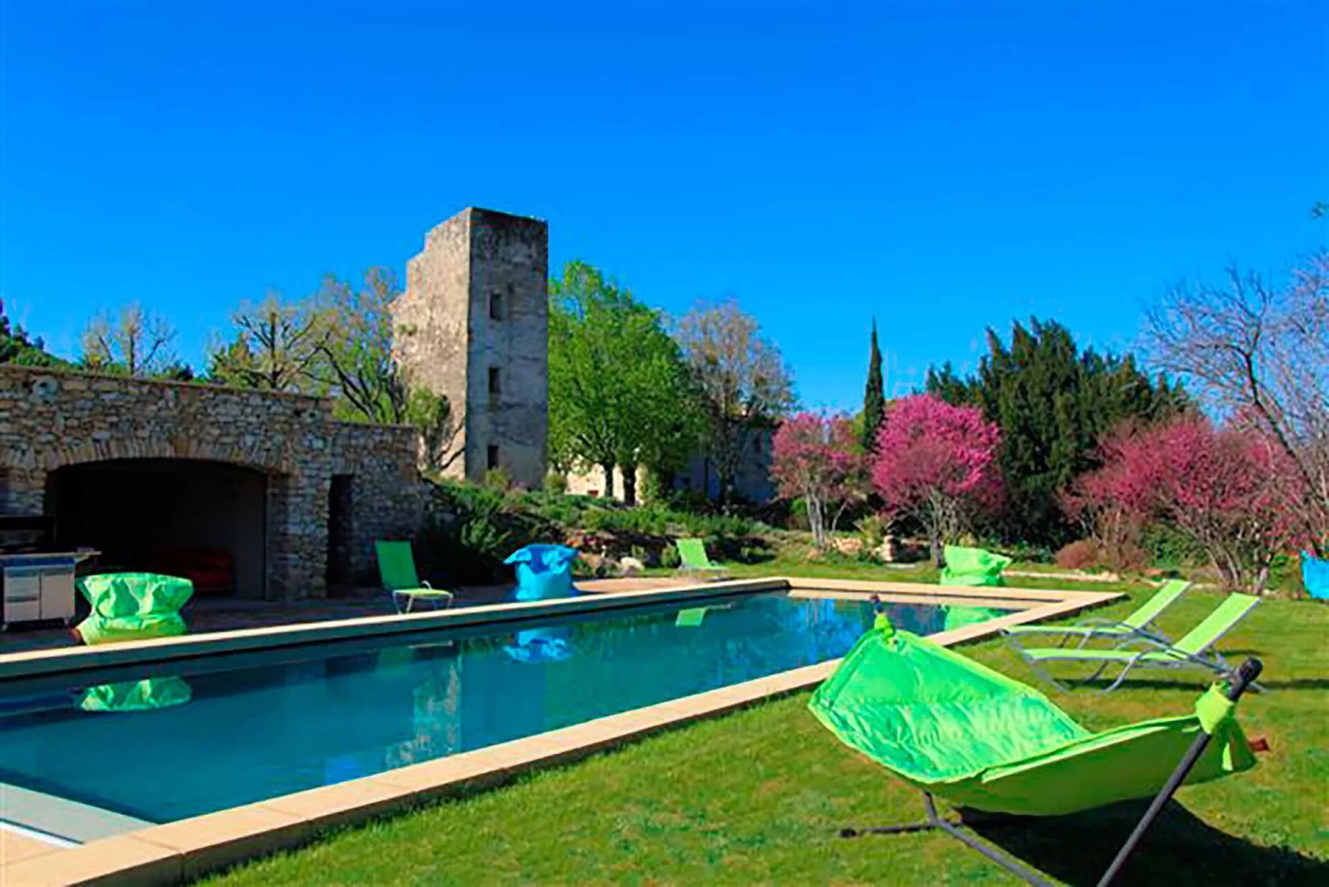 Лурмарен. Amber от Cote Bastide. Patio Bastide France. Bastide