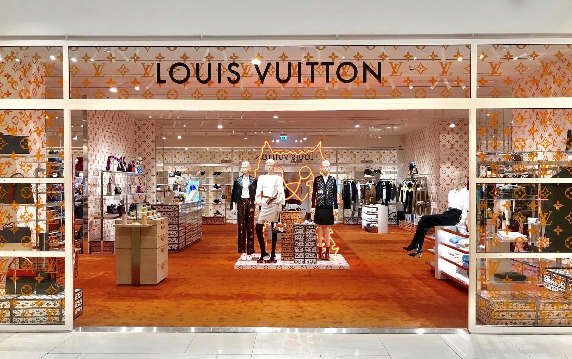 Louis vuitton цум. Луи витон москва. Бутик луи виттон в москве. Магазин луи вьютон в турции. Louis vuitton бутик.