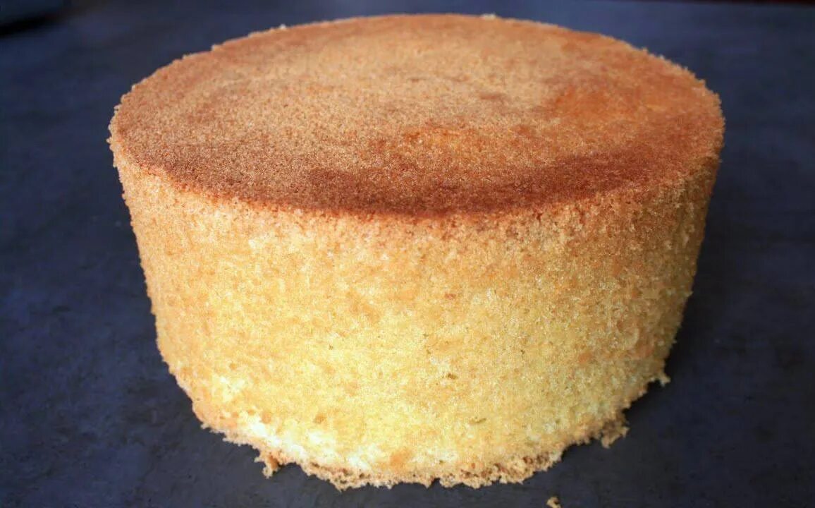 Бисквит гагарин. Шифоновый бисквит на кипятке. Сочный бисквит для торта. Торт с мокрым бисквитом. Бисквит для торта влажный бисквит.