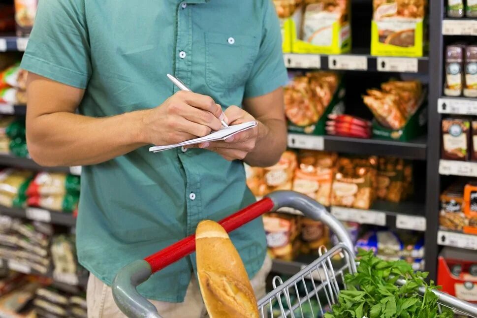товароведение. шоппинг лист продуктов. профессия товаровед. со списком. со списком.