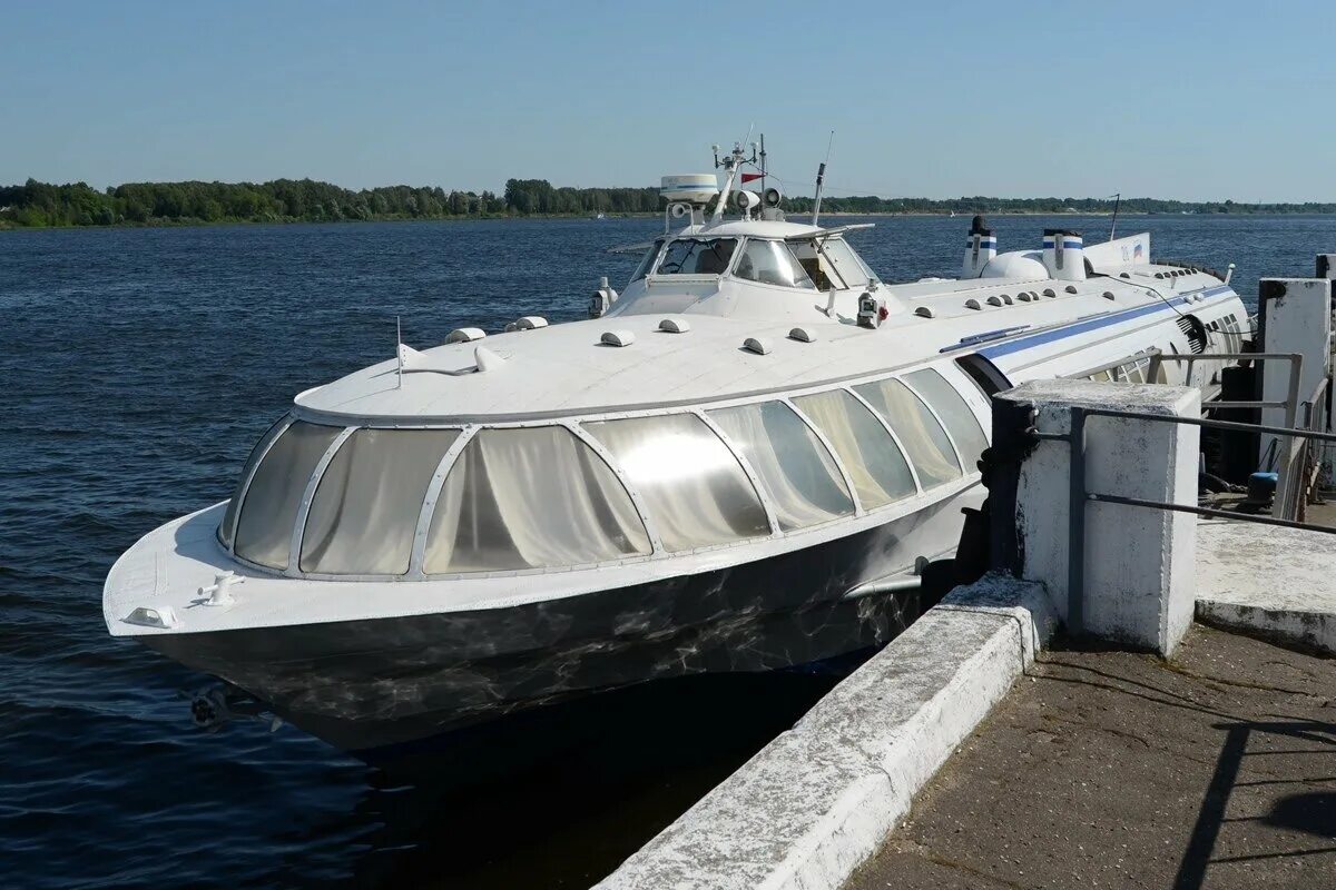 Прогулочный теплоход хабаровск. Катер комсомольск. Катер амур 2. Катер амур мотор. Катер комсомольск.