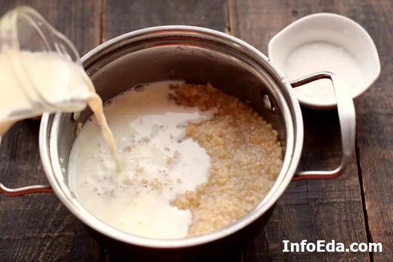 Как вариьть ячневая кашу. Как варить ячку на молоке. Ячневая каша приготовление. Каша из ячневой крупы на молоке. Ячневая молочная каша.