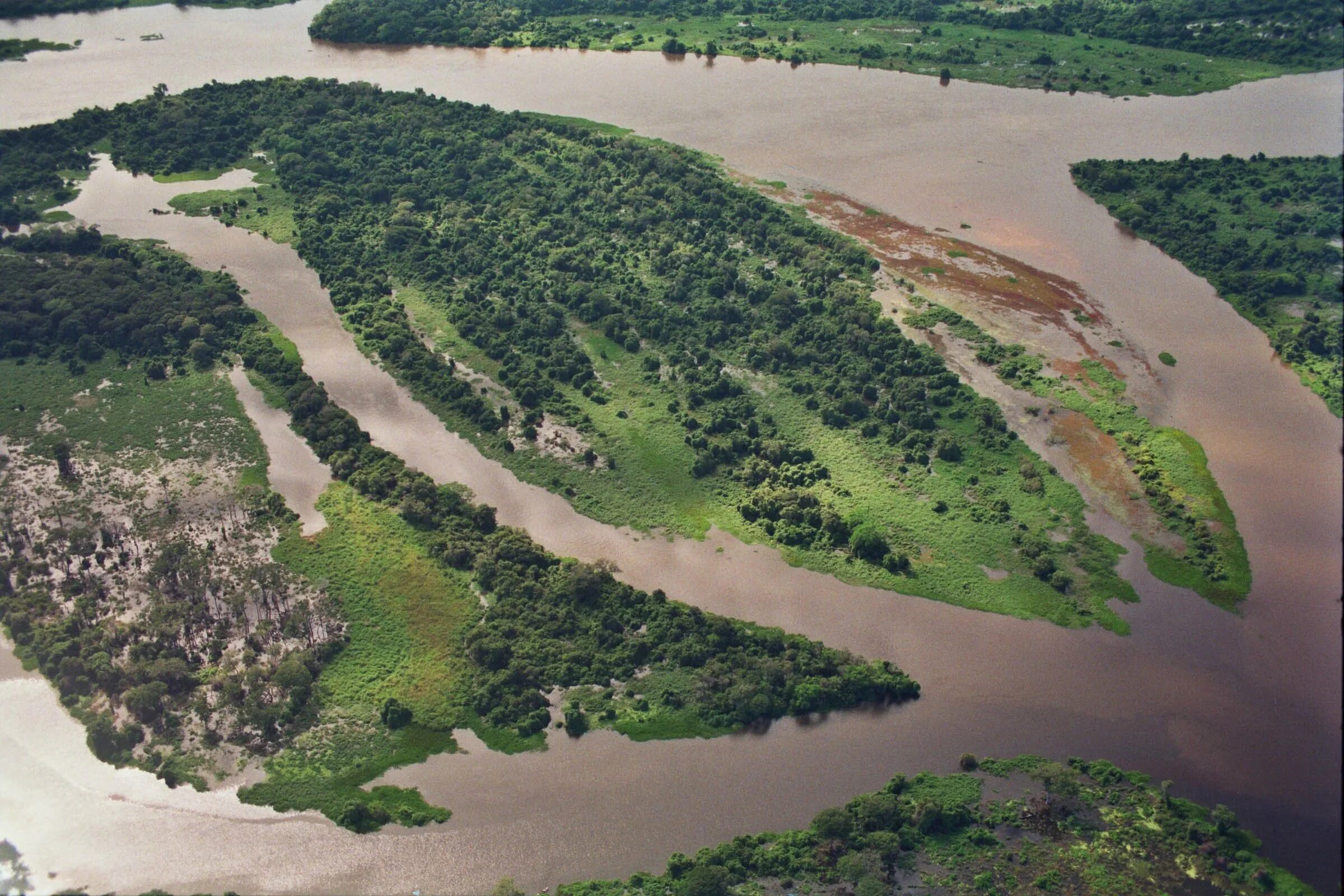 Страны бассейна амазонки и ла платской. Парагвай река Парана. Реки: Парана, Парагвай, Уругвай. Река Парана Бразилия. Река Рио Парагвай.