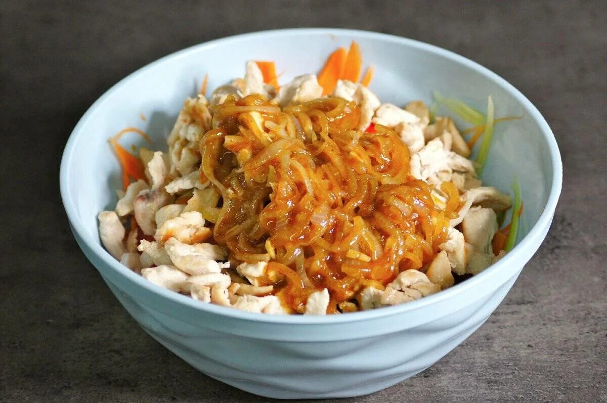 Куриное филе по корейски. Курица хе. корейское хе. салат курица хе по-корейски. хе по корейски.