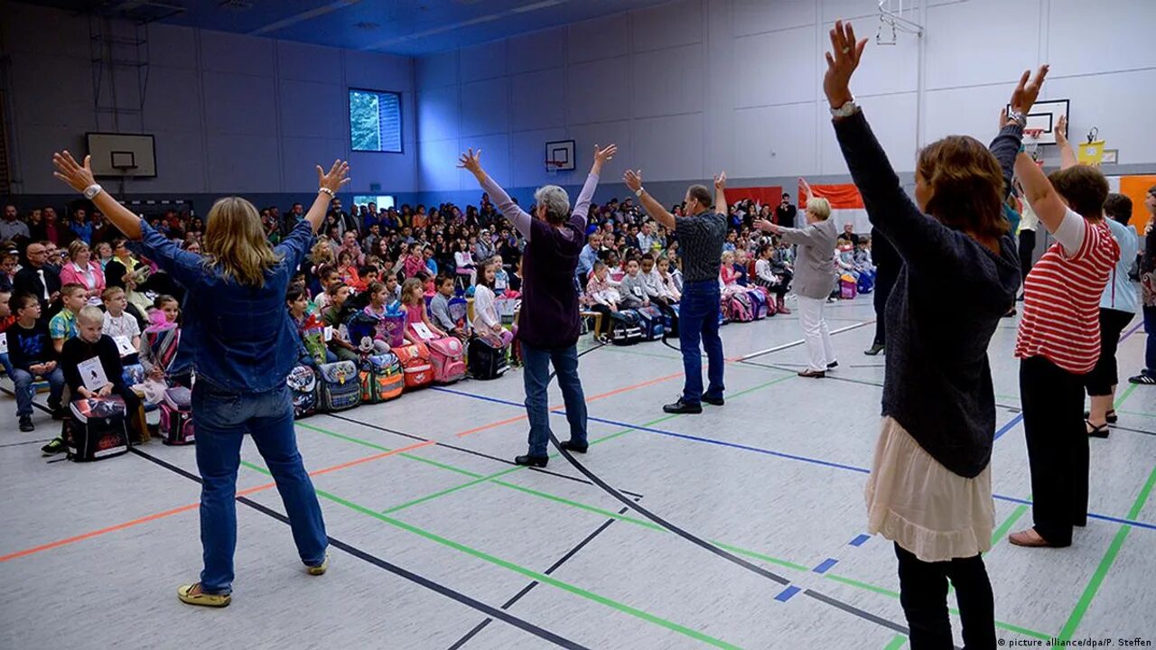 School performance. Концерты в Германии для первоклашек. Концерт для первоклашек в Германии фото. Инт ыарты о школьниках Германии.