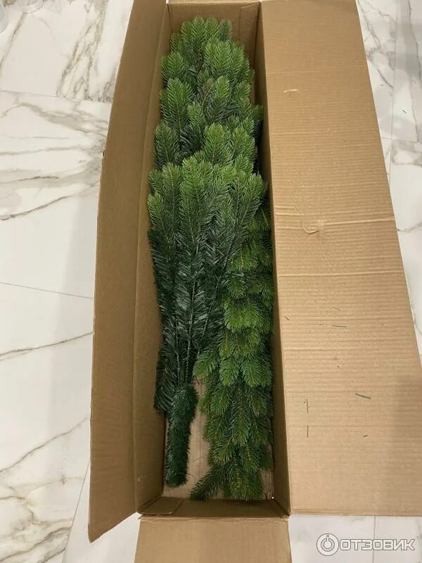 Красиво упаковать подарок. Упакованная елка. Коробки для хранения искусственной елки. Упаковка искусственной елки. Во что упаковать елку искусственную.